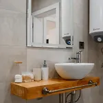 Sunny Balcony 2br Center Апартаменты