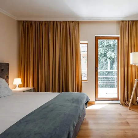 2-bedroom Flat - Sunny Balcony