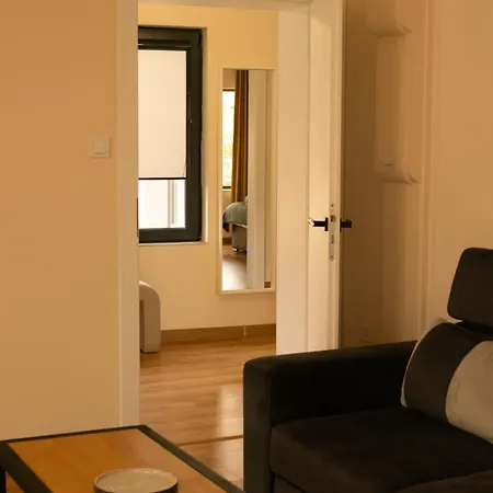 2-bedroom Flat - Sunny Balcony *