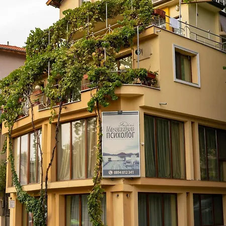 2-bedroom Flat - Sunny Balcony Apartment *