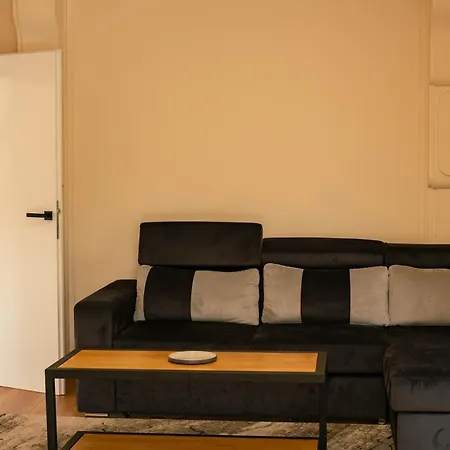 Apartment 2-bedroom Flat - Sunny Balcony