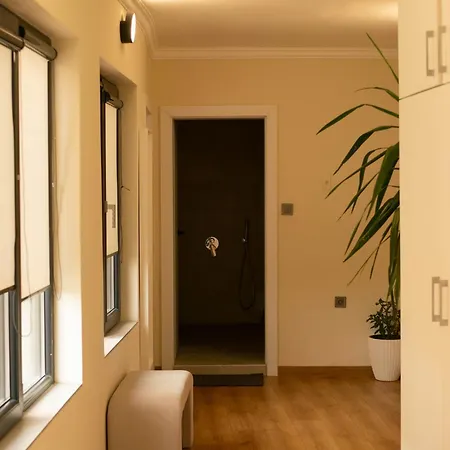 2-bedroom Flat - Sunny Balcony Апартамент