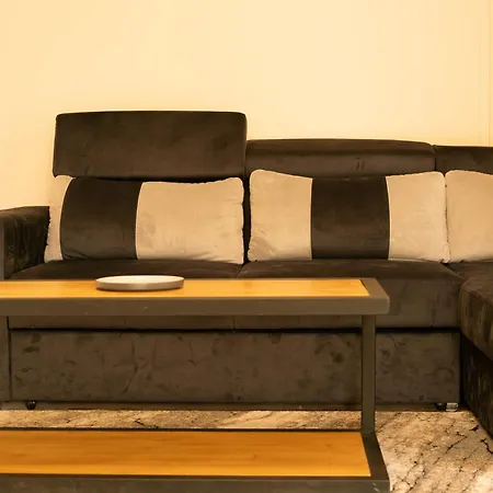 Апартамент 2-bedroom Flat - Sunny Balcony