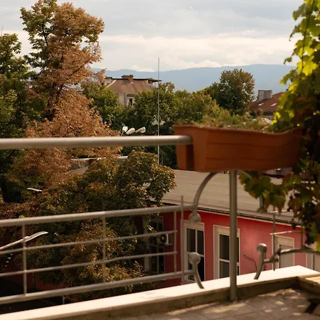 2-bedroom Flat - Sunny Balcony Apartment *