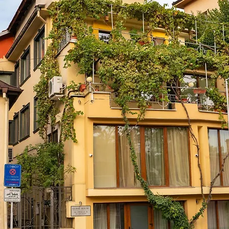 2-bedroom Flat - Sunny Balcony *