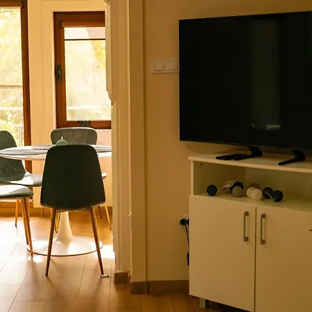 2-bedroom Flat - Sunny Balcony Apartment