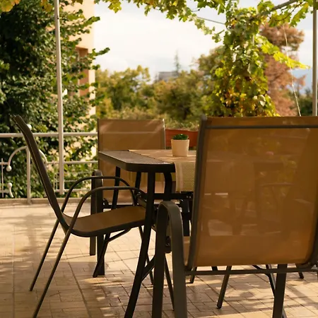 2-bedroom Flat - Sunny Balcony Apartment *