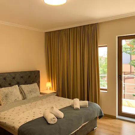 Apartment 2-bedroom Flat - Sunny Balcony *