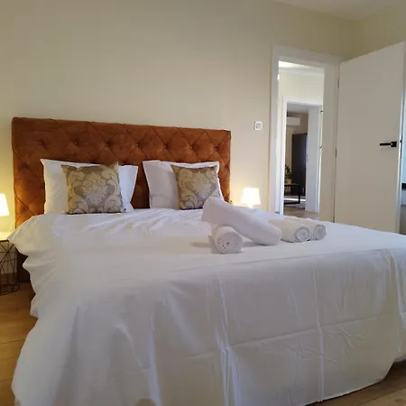 2-bedroom Flat - Sunny Balcony *