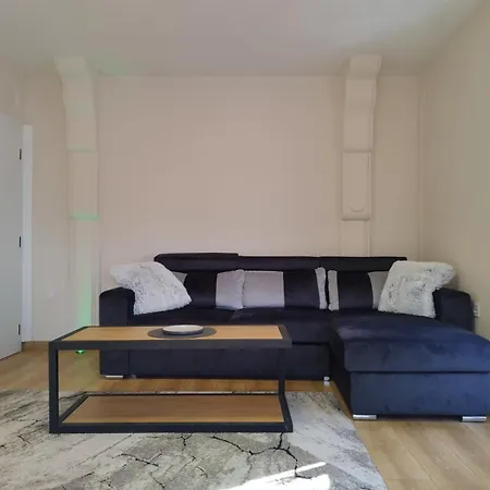Apartment 2-bedroom Flat - Sunny Balcony Plovdiv