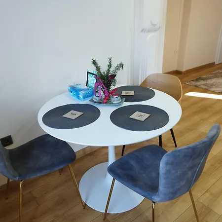 2-bedroom Flat - Sunny Balcony *