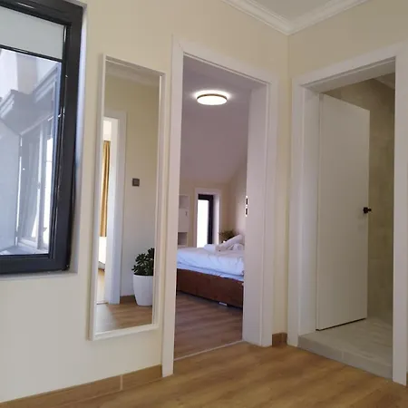 Apartment 2-bedroom Flat - Sunny Balcony