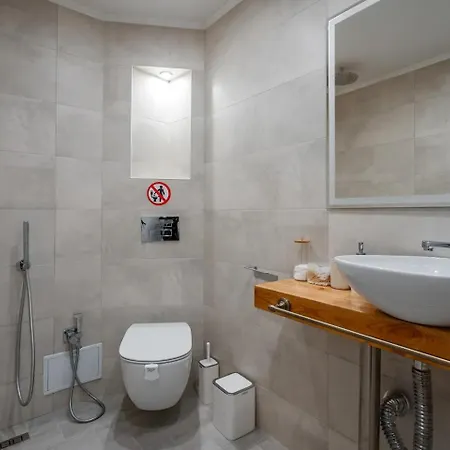 2-bedroom Flat - Sunny Balcony Apartment
