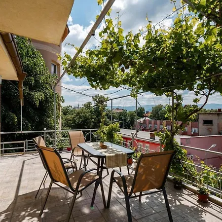 2-bedroom Flat - Sunny Balcony Apartment