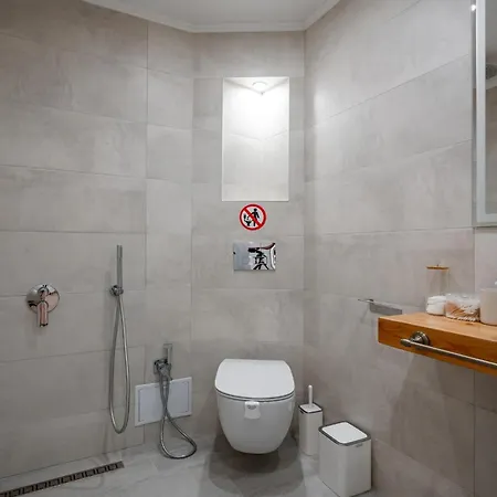 2-bedroom Flat - Sunny Balcony Apartment *