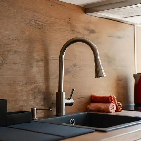 2-bedroom Flat - Sunny Balcony *