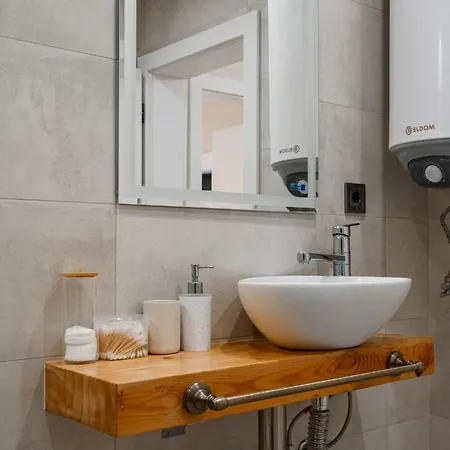 2-bedroom Flat - Sunny Balcony Апартамент