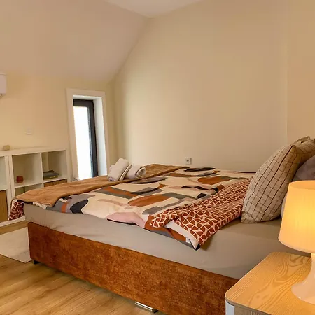 Apartment 2-bedroom Flat - Sunny Balcony