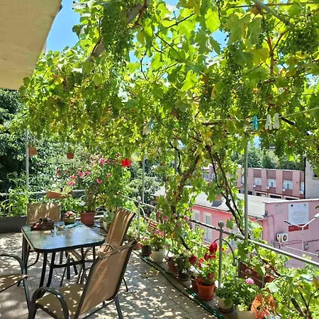 Apartment 2-bedroom Flat - Sunny Balcony *