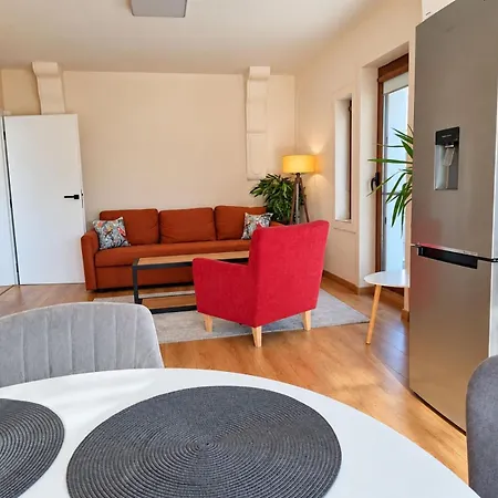 Sunny Balcony 2br Center Daire Filibe