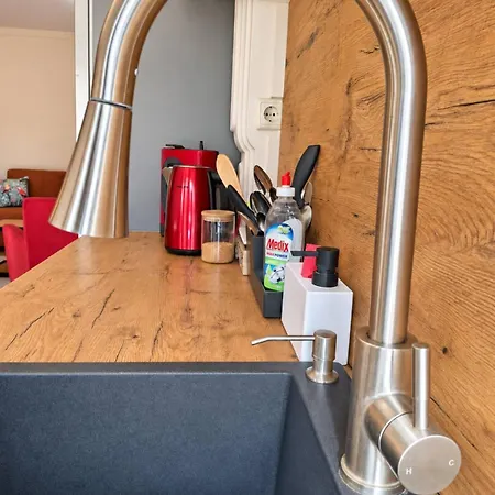 Sunny Balcony 2br Center Daire *