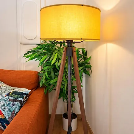 Sunny Balcony 2br Center Daire *