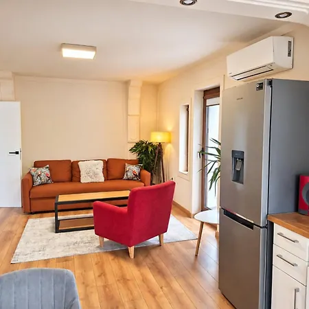 Daire Sunny Balcony 2br Center