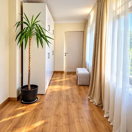 Sunny Balcony 2br Center Daire *