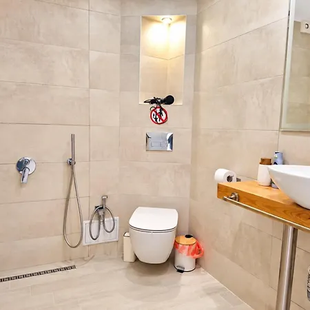 Sunny Balcony 2br Center Daire *