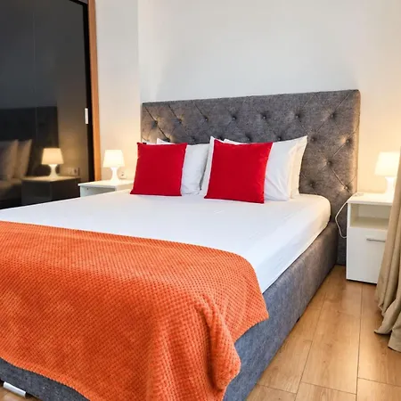 Sunny Balcony 2br Center Filibe