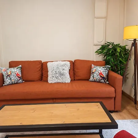 Sunny Balcony 2br Center Daire *