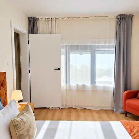 Sunny Balcony 2br Center Daire Filibe