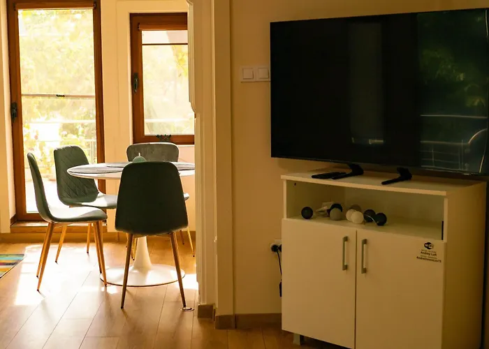 Sunny Balcony 2br Center דירה