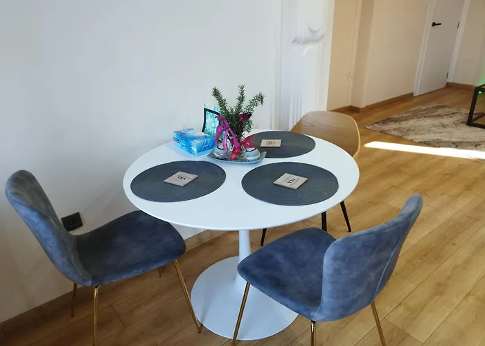 Sunny Balcony 2br Center *