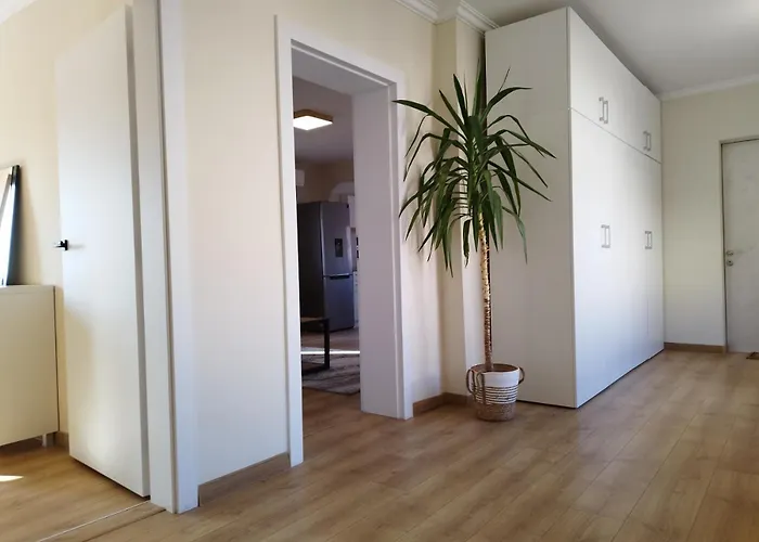 公寓 Sunny Balcony 2Br Apartment Top Center *