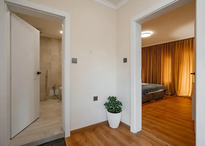 Sunny Balcony 2br Center *