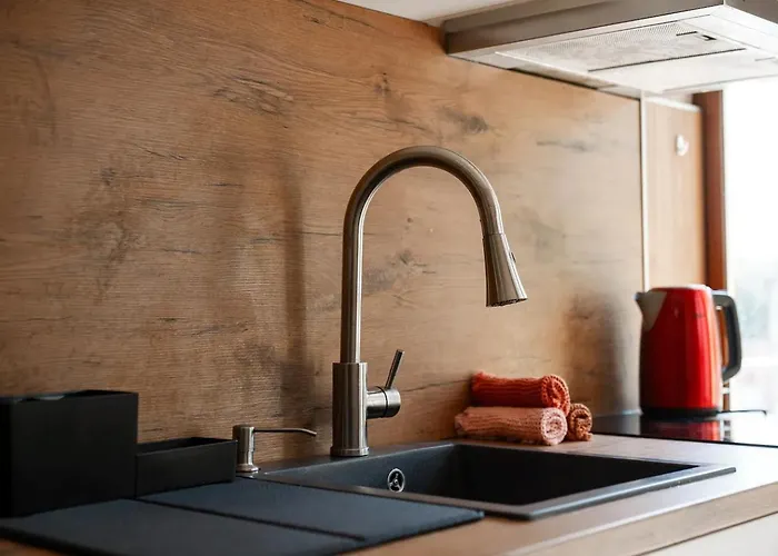 Sunny Balcony 2br Center *