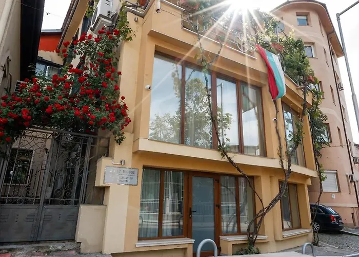 Sunny Balcony 2br Center * פלובדיב