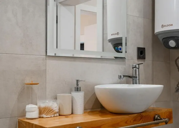 Sunny Balcony 2br Center דירה